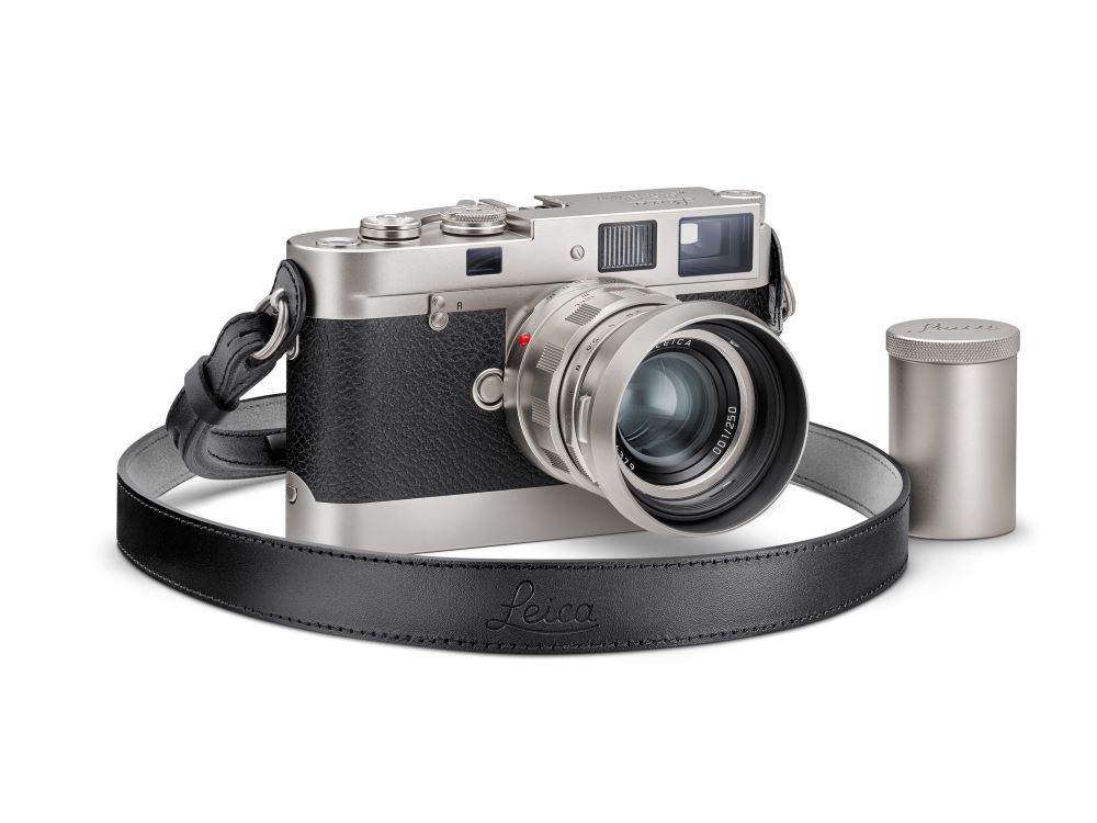 fotopuntoit_Leica_M_Edition_70_camera_with_accessories