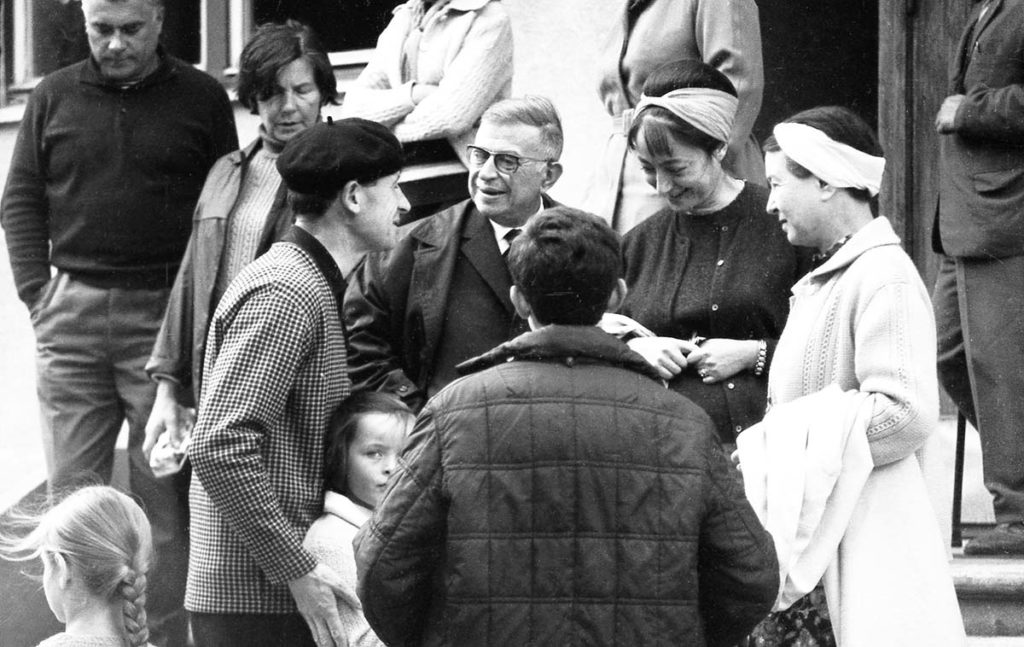 fotopuntoit_Hotel-La-Louisiane-Salle-Simone-Antanas-Sutkus-4-Jean-Paul-Sartre-et-Simone-de-Beauvoir-en-Lituanie-1965.