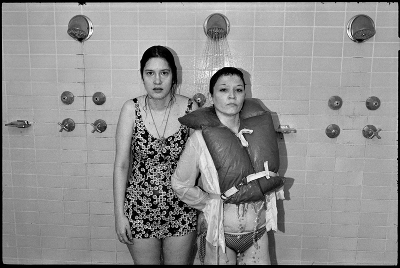 Mona and Beth in the Shower, 1976 © Mary Ellen Mark, Courtesy of The Mary Ellen Mark Foundation